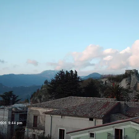 Al Castello Di Aiello Calabro Apartment