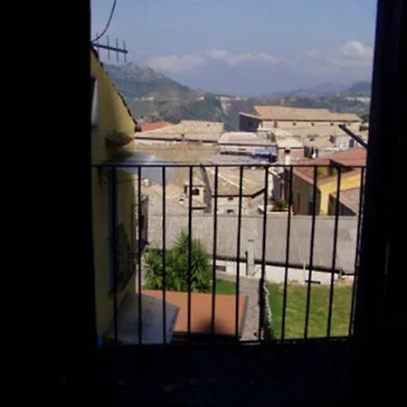 Al Castello Di Aiello Calabro Apartment